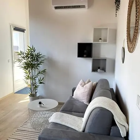 1 דירה מנטון