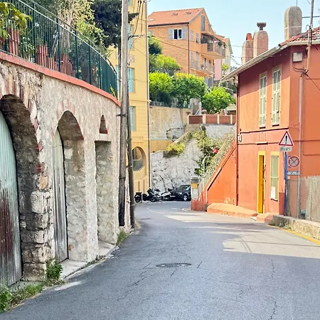 1 * Menton