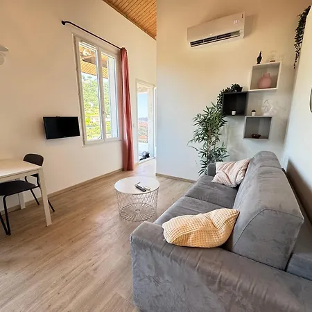 Appartement 1 *